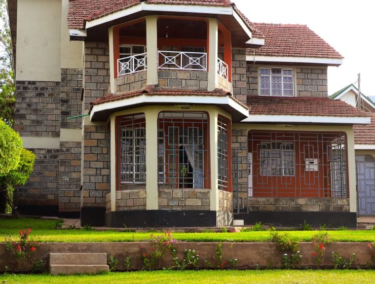 5-bedroom own compound Airbnb with a beautiful view of Dam